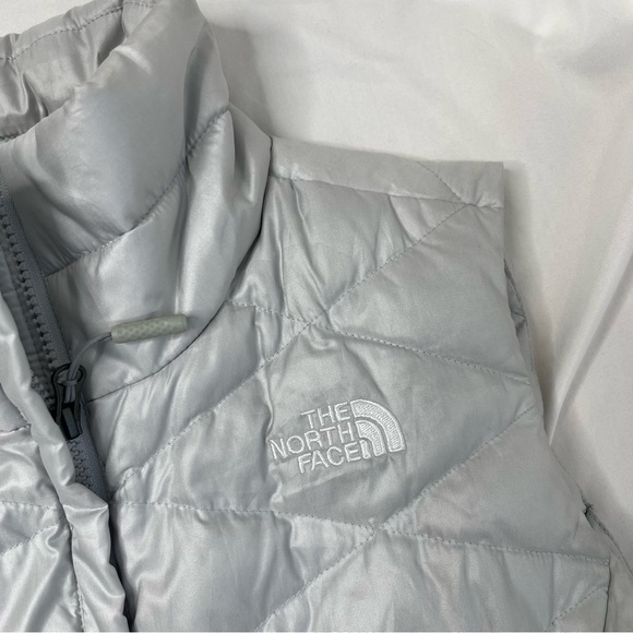The North Face Goose Down Aconcagua 550 Light Grey Silver Puffer Vest Size Small - Picture 4 of 9
